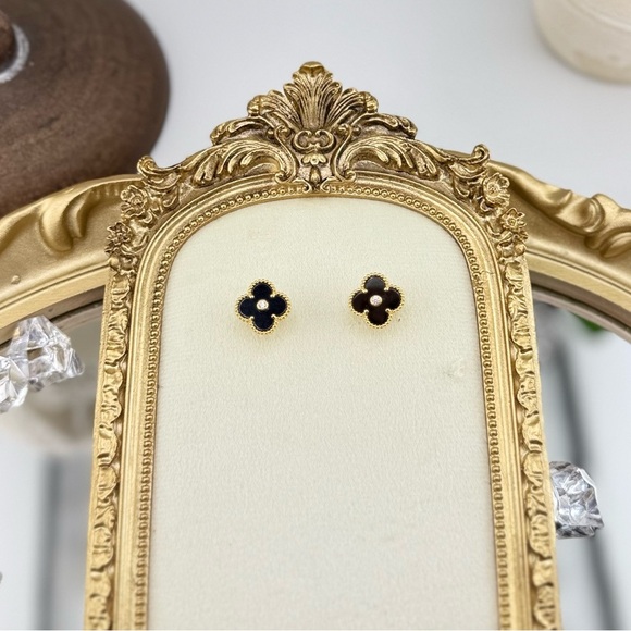 Lucky Alhambra Black Clover Stud Earrings with Logo – Elegant Everyday L… - Picture 7 of 11